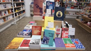 Libraires et ex-ministres dénoncent la fin d'un budget réservé aux livres scolaires