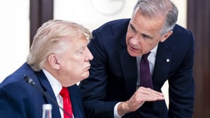 Trump doit signer un décret imposant de nouveaux droits de douane de 50 % au Canada