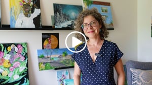 Isabelle Rosa peint des toiles colorées pour répandre la joie