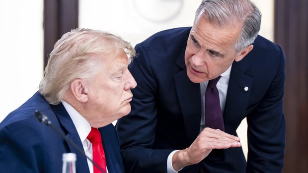 Trump doit signer un décret imposant de nouveaux droits de douane de 50 % au Canada