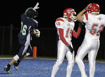 Les Triades de Lanaudière ont remporté une importante victoire de 39-0 contre les Cheminots de Saint-Jérôme le 2 octobre dernier. Photo : André Sirois