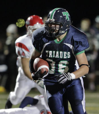 Les Triades de Lanaudière ont remporté une importante victoire de 39-0 contre les Cheminots de Saint-Jérôme le 2 octobre dernier. Photo : André Sirois