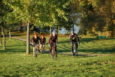 Entre compétition de route et vélo de montagne