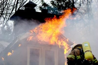 Maison détruite par les flammes à Sainte-Marie-Salomé