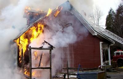 Maison détruite par les flammes à Sainte-Marie-Salomé