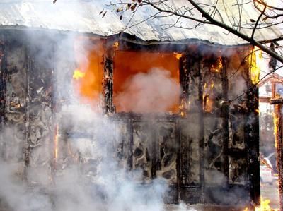 Maison détruite par les flammes à Sainte-Marie-Salomé