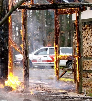 Maison détruite par les flammes à Sainte-Marie-Salomé