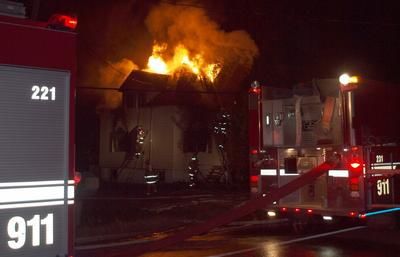 Quelques photos de l'incendie sur la route 347 à St-Norbert. Photo : Mario Durieux.