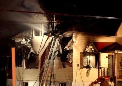Quelques photos de l'incendie sur la route 347 à St-Norbert. Photo : Mario Durieux.