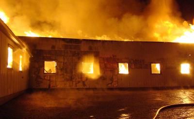Un hangar brûle à Lavaltrie