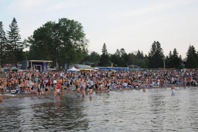 La plage, pleine à craquer,au Beach Party de St-Gabriel-de-Brandon