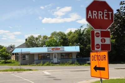 Le restaurant Ste-marie abandonné a cause de la fermeture du pont.