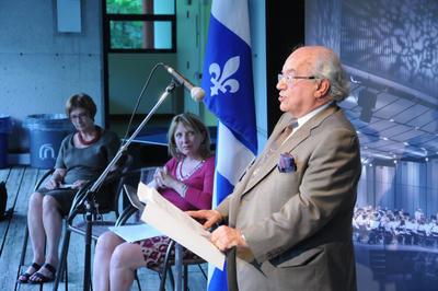 La ministre de la Culture, des Communications et de la Condition féminine, Christine St-Pierre lors de l'annonce d'un octroi de 1 361 900 $ pour l'achat de deux écrans géants qui télédiffuseront les concerts du Festival international de Lanaudière. De plus, l'amphithéâtre a été baptisé Fernand-Lindsay en hommage au fondateur du festival. Sur la photo en avant plan, Claude-Armand Sheppard, président du conseil d administration du Festival, Christine St-Pierre, ministre de la Culture, des Communications et de la Condition féminine et Marie Lavigne, PDG de la Société de la Place des Arts et propriétaire de l'amphithéâtre.