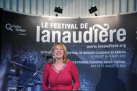 La ministre de la Culture, des Communications et de la Condition féminine, Christine St-Pierre lors de l'annonce d'un octroi de 1 361 900 $ pour l'achat de deux écrans géants qui télédiffuseront les concerts du Festival international de Lanaudière. De plus, l'amphithéâtre a été baptisé Fernand-Lindsay en hommage au fondateur du festival.