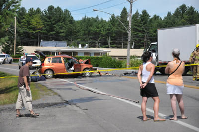 Accident sur la rue De la Visitation le 20 juillet à 10h30. Selon les premières constations, la vitesse serait en cause. La rue De la Visitation est fermée jusqu au milieu de l'après-midi pour permettre aux enquêteurs de reconstituer l accident. Les deux conducteurs ont été transportés à l Hôpital.