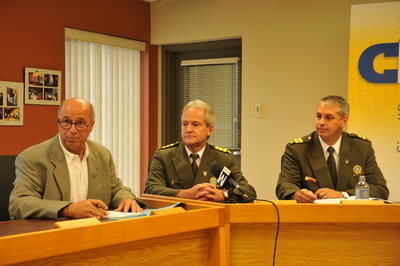 Marcel Forget. responsable du bureau de la surveillance de la SQ de Montréal-Laval-Laurentide et Lanaudière, Robert Groulx, le président du Comité de sécurité publique de la MRC et Yanick Dussault, le nouveau chef du poste de police de la MRC de Joliette