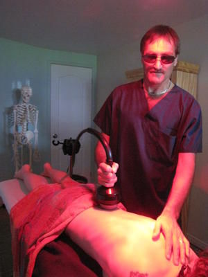 Gérard Pickering à sa nouvelle clinique.