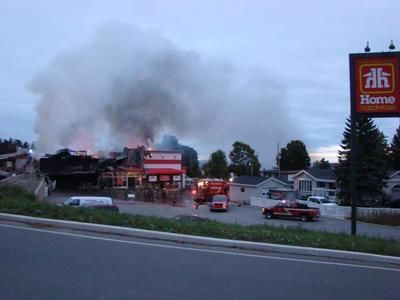 Vidéo : Une quincaillerie de Rawdon brûle