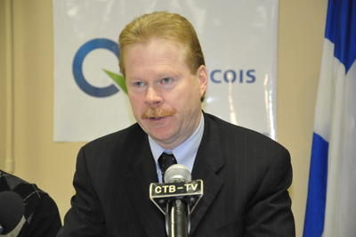 Le député de Berthier, André Villeneuve, lors d'une conférence de presse en novembre 2010.