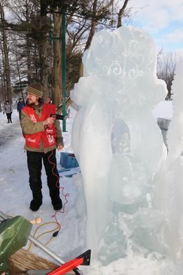 Sculpteur à l'oeuvre