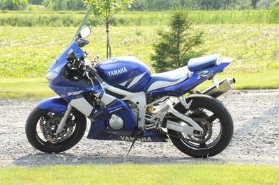 Un jeune homme se tue en moto