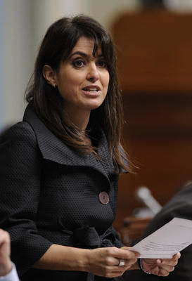 (16)-16-Politique Travaux de l'Assemblee Nationale , mardi le 6 Decembre 2011 ,   au Parlement de Quebec. Periode de questions au salon bleu. Veronique Hivon.Photo: JEAN-FRANCOIS DESGAGNES/JOURNALDEQUEBEC/ AGENCEQMI.