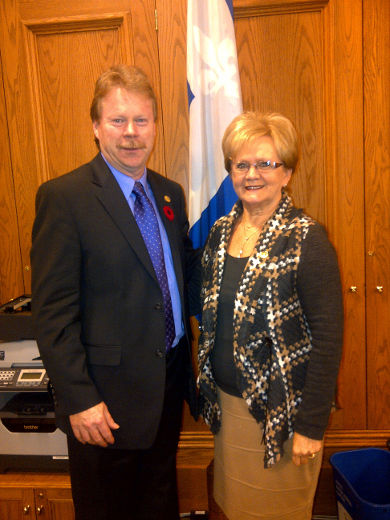 Le député de Berthier, André Villeneuve et la présidente de la Commission sur l’Aménagement du territoire, Noëlla Champagne, députée de Champlain.