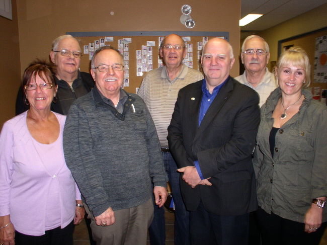 Sur la photo, de gauche à droite : Nicole Thiffault (administratrice), Michel Ratelle (directeur général),
Florian Joly (administrateur), André Venne (président), Bryan MacEachern (président d’honneur),
Renaud Geoffroy (trésorier) et Solange Sourdif (responsable de la logistique).