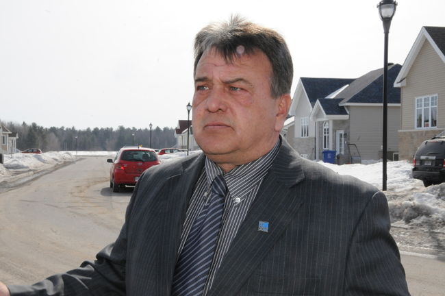 Le maire de Saint-Paul, Alain Bellemare, avait vertement critiqué l'attitude Bell qui a cherché à refiler la facture à la municipalité.