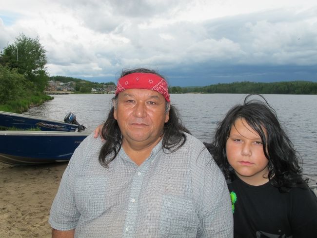 Robert Étchequan veut léguer a son fils un territoire de chasse dans un aussi bon état que lorsque son père lui a laissé.
