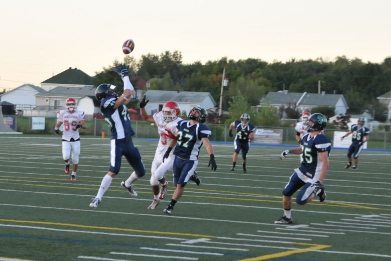 Les Triades de Lanaudière ont remporté leur premier match de la saison 16-15 contre les Cheminots de Saint-Jérôme.