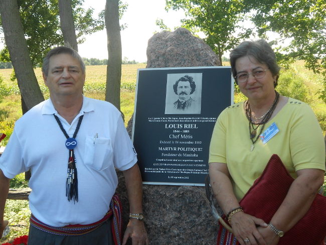 Claude Samson, président-chef de la Nation Métis Contemporaine, en compagnie de Lyse Beaudry, la vice-présidente.