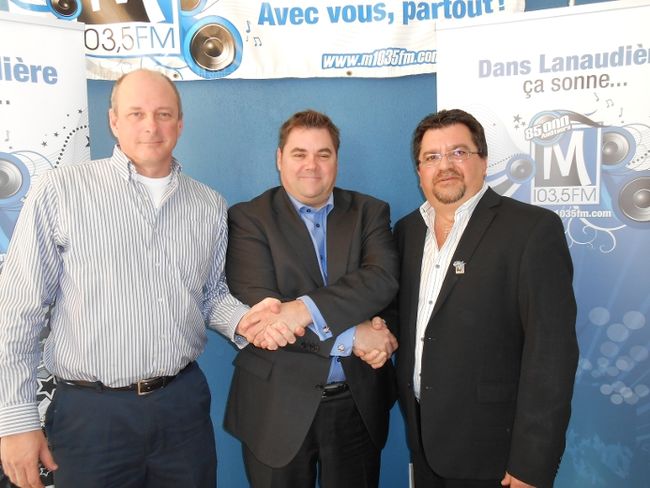Alain Danseau, président du conseil d’administration de la coopérative de radiodiffusion MF103-5, Sylvain Chamberland, président du Attraction Média et Normand Masse, directeur-général du M103-5 