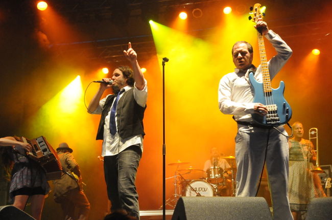 Le spectacle des Cowboys fringants a attiré une foule record.<@