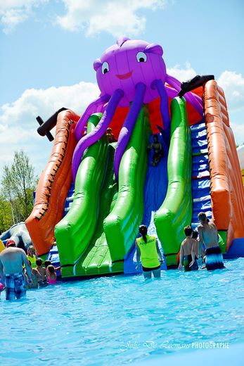 Le parc d'amusement Atlantide propose des jeux d'eau gonflables pour les enfants de 0 à 12 ans.