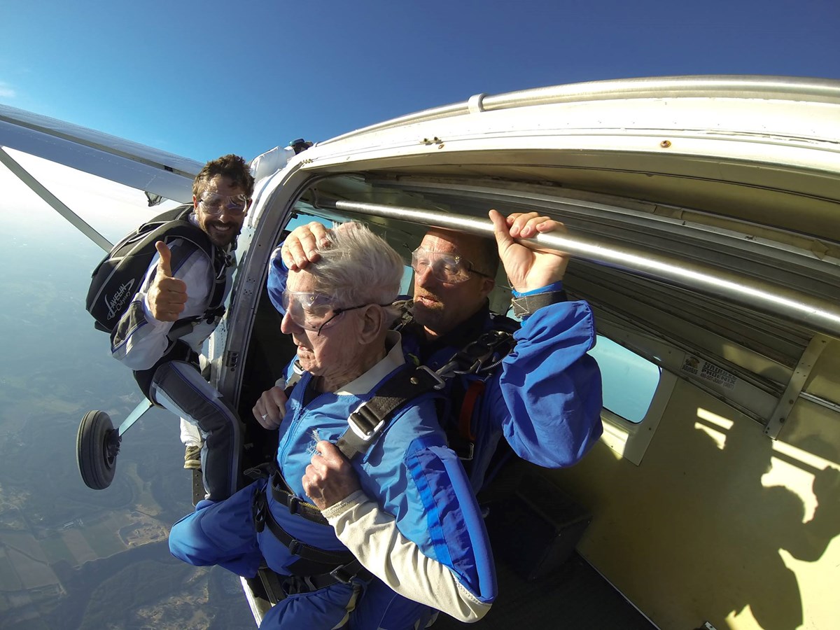 Un record Guiness à l'école de parachutisme Voltige