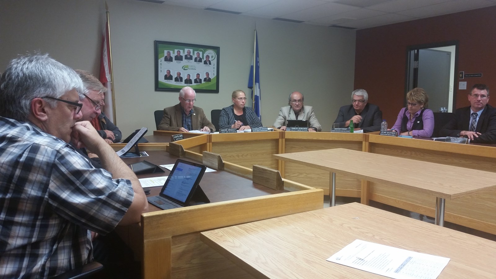 Les maires ont écouter attentivement le porte-parole des entrepreneurs.