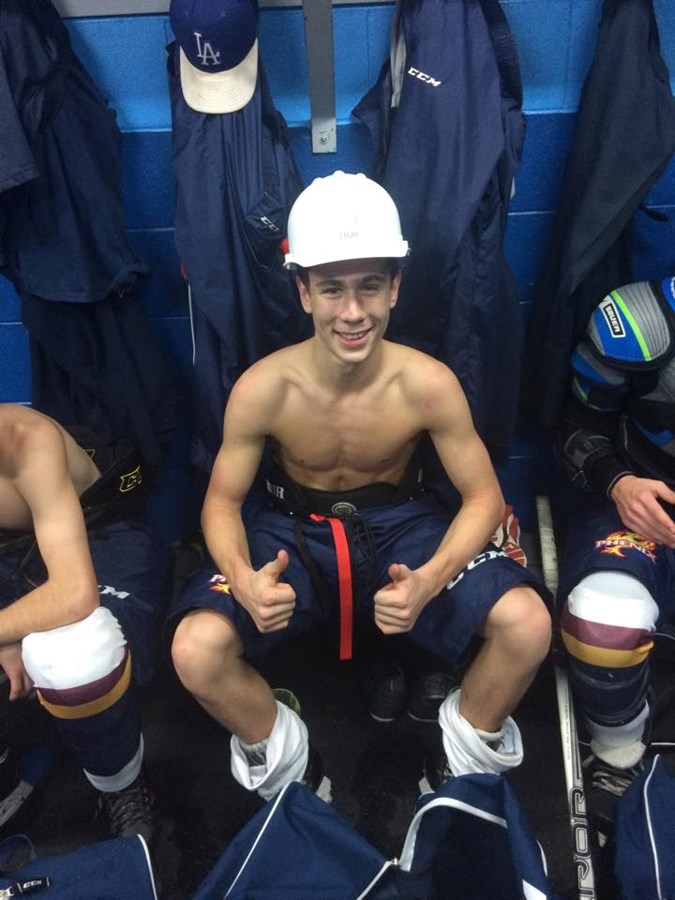 Vincent Larivière a récolté deux buts et une passe dans la première victoire de l'équipe juvénile.