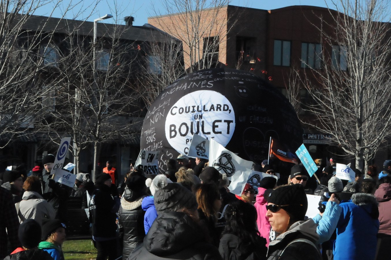 Ça manifeste au centre-ville