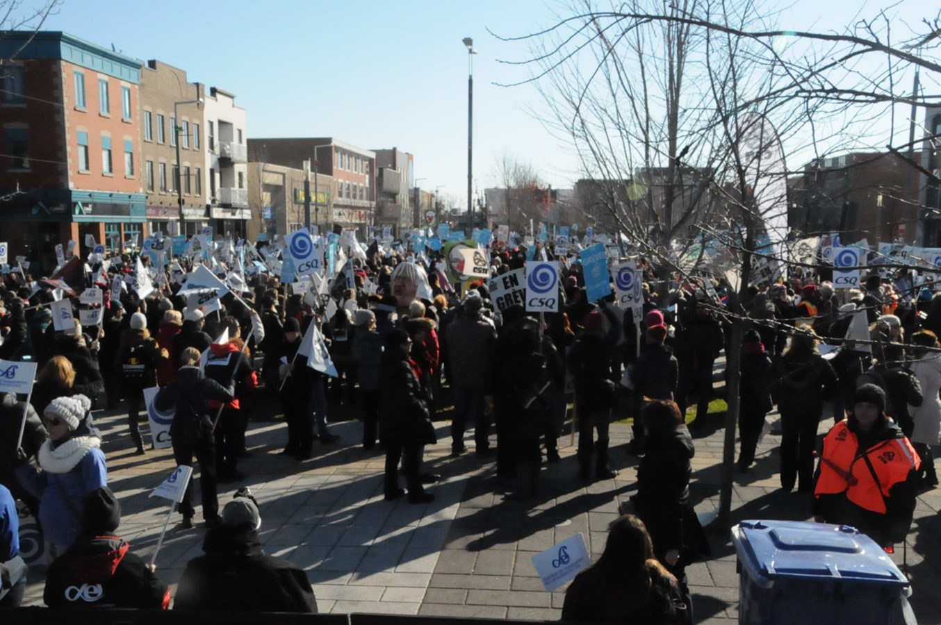 Ça manifeste au centre-ville