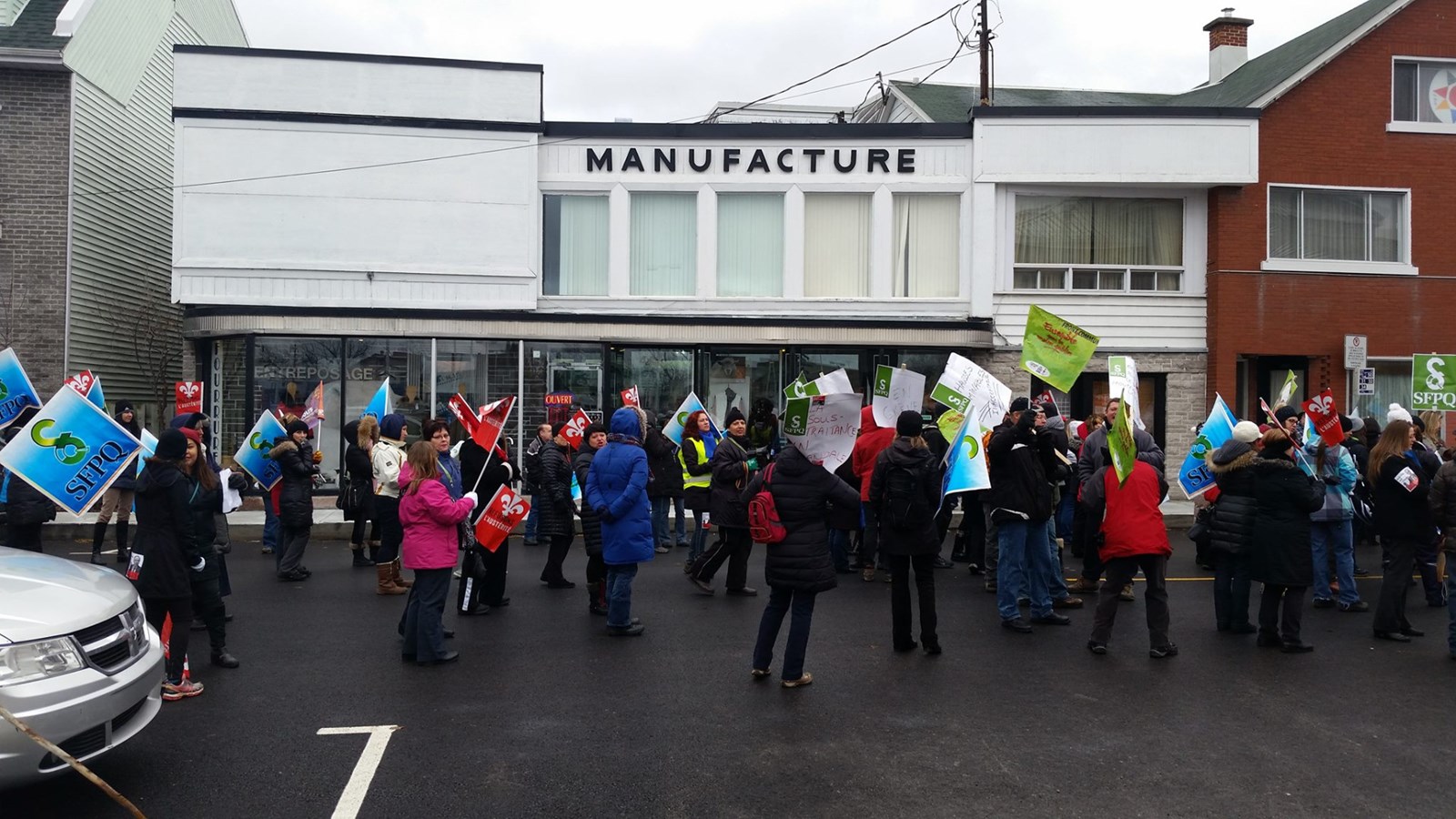 Le secteur public manifeste au centre-ville de Joliette