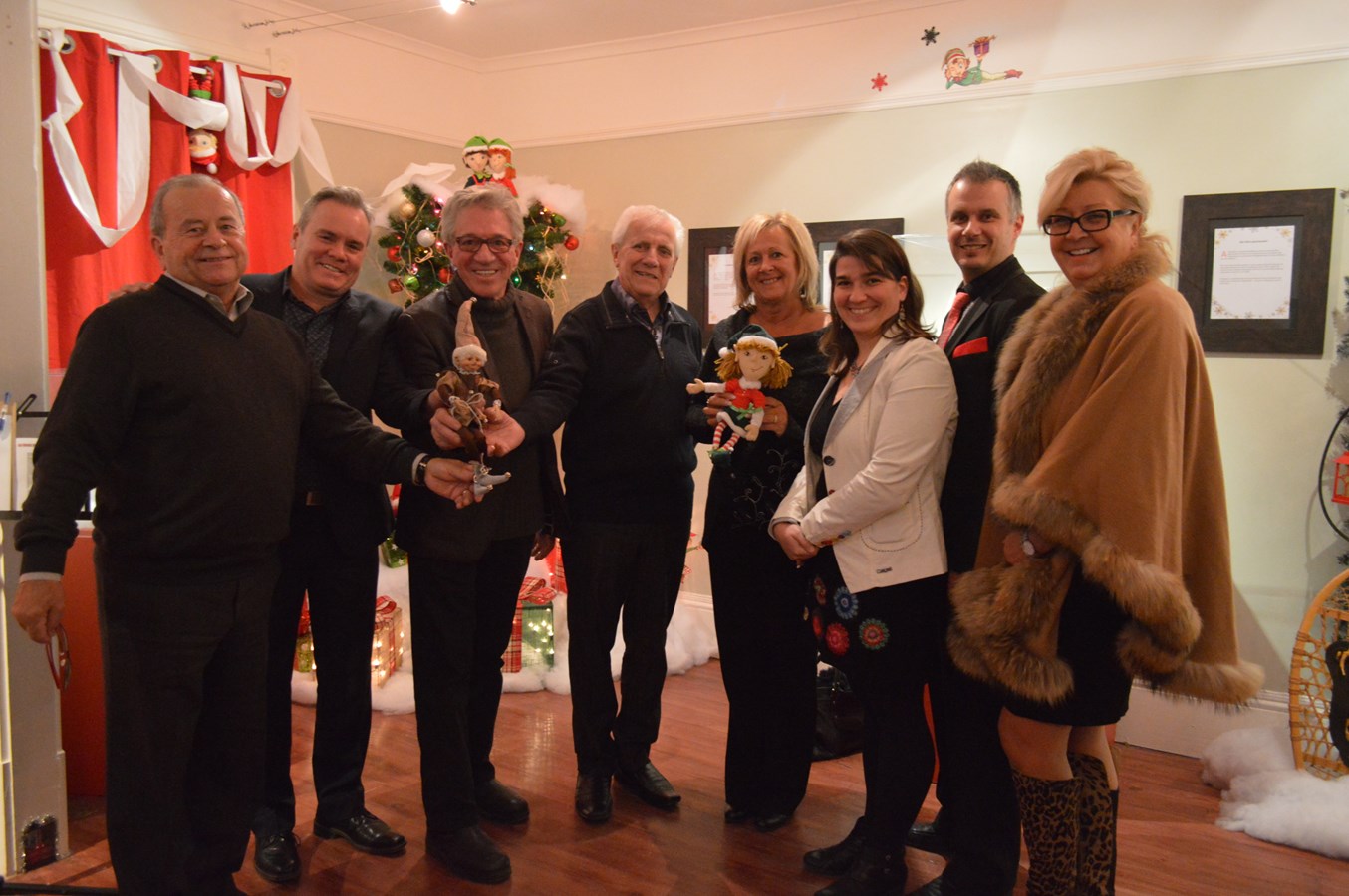 Sur la photo, de gauche à droite : Normand Champagne, maire, municipalité de Saint-Jean-de-Matha; Jérôme Landry, président, Les Compagnons de Louis-Cyr; Denis McKinnon, attaché politique de Ruth Ellen Brosseau, députée de Berthier-Maskinongé; Robert Bellerose, président, Caisse Desjardins du Sud de la Matawinie; Nicole Archambault, directrice générale, municipalité de Saint-Jean-de-Matha; Joanie Guillemet, vice-présidente, Développement touristique Gagné-Guillemet; Benoit Gagné, directeur général de la Maison Louis-Cyr et Guylaine Dubeau, directrice générale, Caisse Desjardins du Sud de la Matawinie.