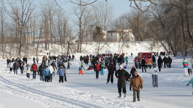 Le guide fait aussi mention des Marchés de Noël Joliette-Lanaudière et de la patinoire de la rivière L’Assomption