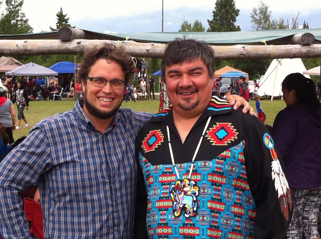 Gabriel Ste-Marie, candidat du Bloc Québécois dans Joliette, en compagnie de Jean-Roch Ottawa, chef de la communauté atikamekw de Manawan.
