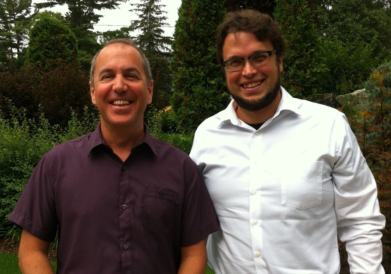 Gabriel Ste-Marie, candidat du Bloc Québécois dans Joliette, en compagnie de Denis Brochu, directeur général de Tourisme Lanaudière.
