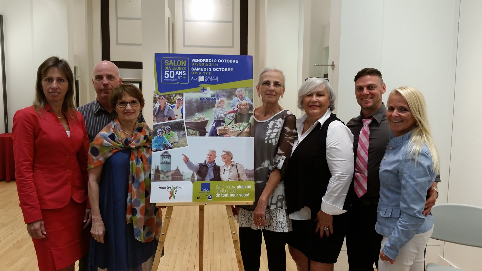 De gauche à droite: Nathalie Champagne (directrice des Galeries Joliette), Paul Button (vice-président Explotation des Centres d'achat Beauward), Danielle Perreault (directrice-générale de la FADOQ Lanaudière), Carole Poirier (présidente de l'Association des marchands des Galeries Joliette), Francine Lanctôt (directrice régionale du marketing des Centres d'achat Beauward), Dr Mathieu Moreau (Centre du mieux-être optimal) et Marie-Élène Corbeil (coordonnatrice du Salon).