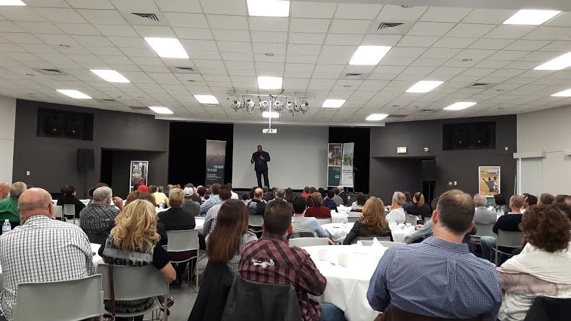 Plus de 200 personnes ont grandement apprécié la conférence de monsieur
Girard.