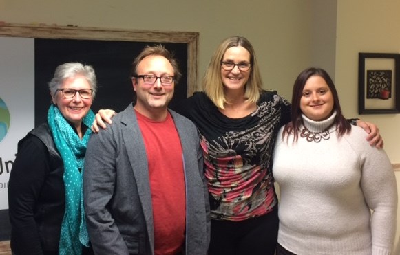 Mme Hélène Laprise, présidente du conseil d'administration de Parents-Unis Lansudière, M. Lysandre Ouimet, directeur général, Mme Sylvie Fréchette, porte-parole de Parents-unis Lanaudière et Mme Véronique Tremblay, administratrice et membre du comité de financement