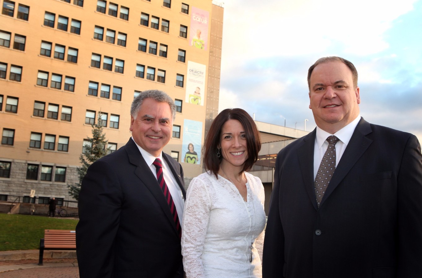 Jean Denommé, directeur général de la Caisse Desjardins de Joliette, Alain Chalut, président de A. Chalut Autos Limitée et Caroline Martel, directrice générale de la Fondation pour la Santé du Nord de Lanaudière.