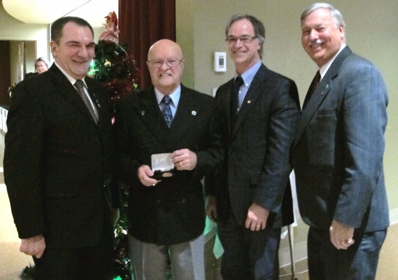 Jean-Guy Chartier jr reçoit le prix André-Caron Maurice Valiquette et Sylvie Anctil reçoivent la médaille de l'Ordre du mérite 
